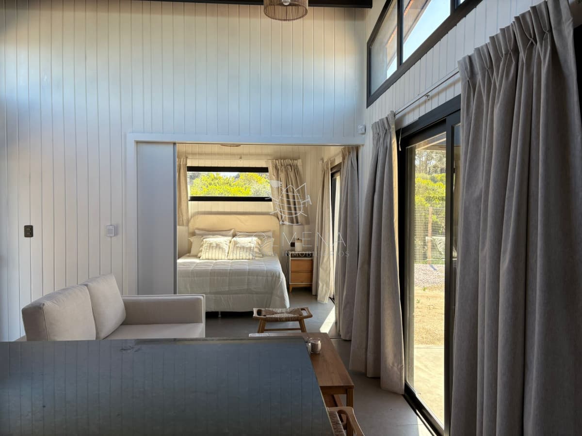 Casa a estrenar de 1 dor y medio (entrepiso), a 150 m2 del mar