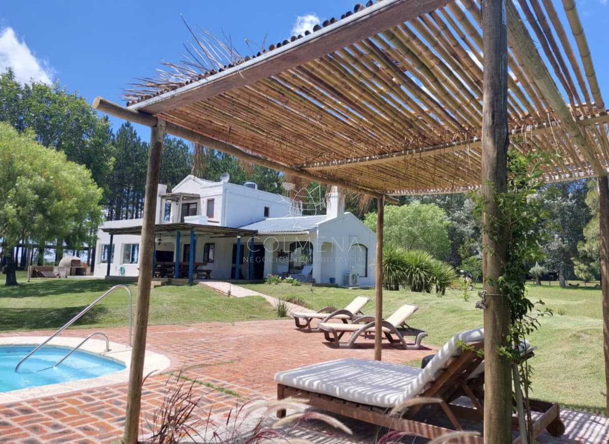 Chacra con Buena Casa cuenta con piscina cerca de Pueblo Eden.
