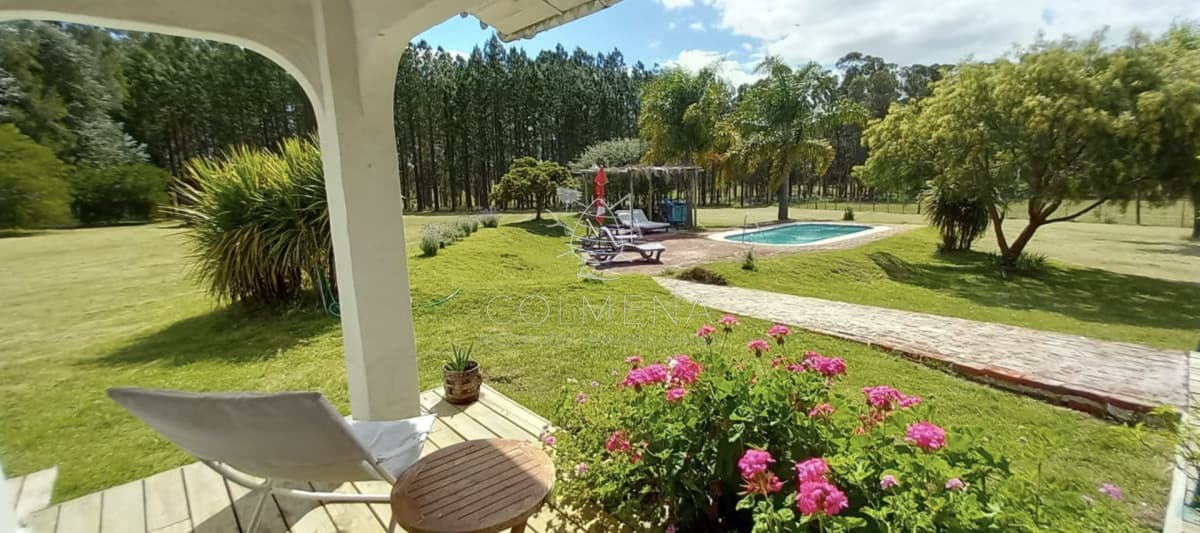 Chacra con Buena Casa cuenta con piscina cerca de Pueblo Eden.