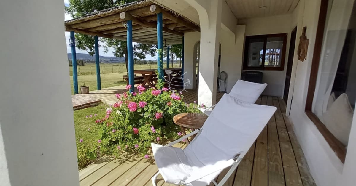 Chacra con Buena Casa cuenta con piscina cerca de Pueblo Eden.