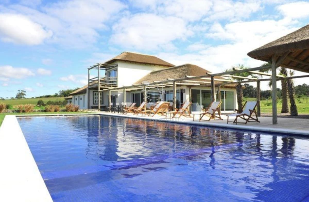 Exclusivo barrio cerrado -  Consulte por terrenos.