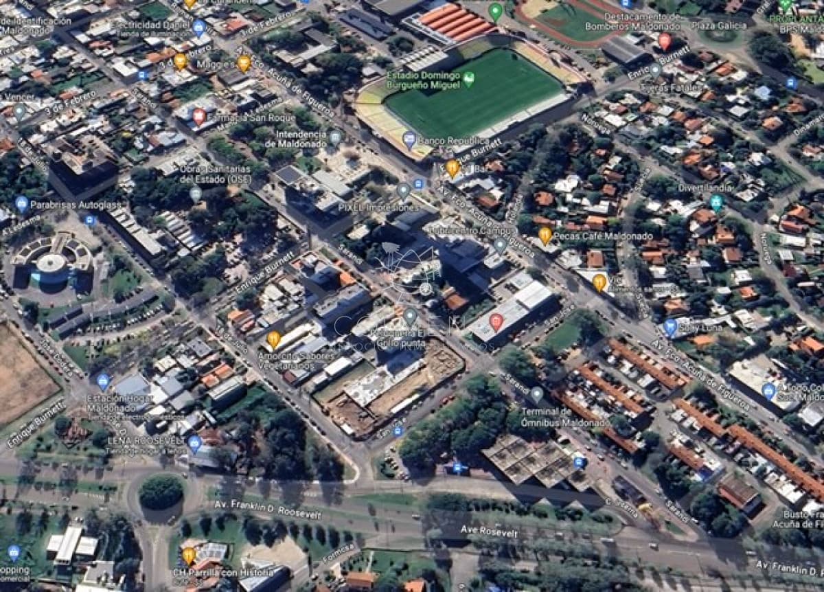 Terreno 437 m2 apto para 4 pisos muy cerca de la intendencia y av Roosevelt.