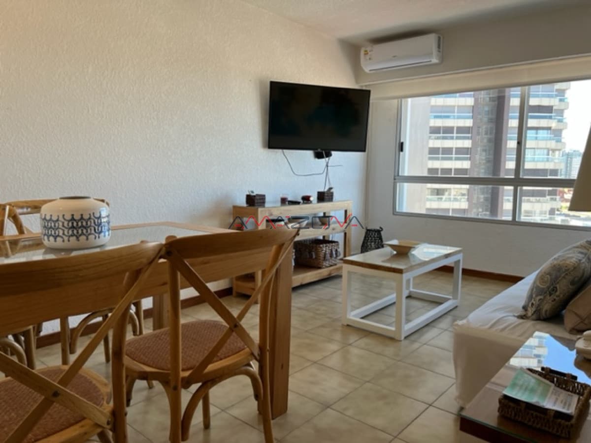 Apto de 1 dormitorio con vista a playa mansa y Brava