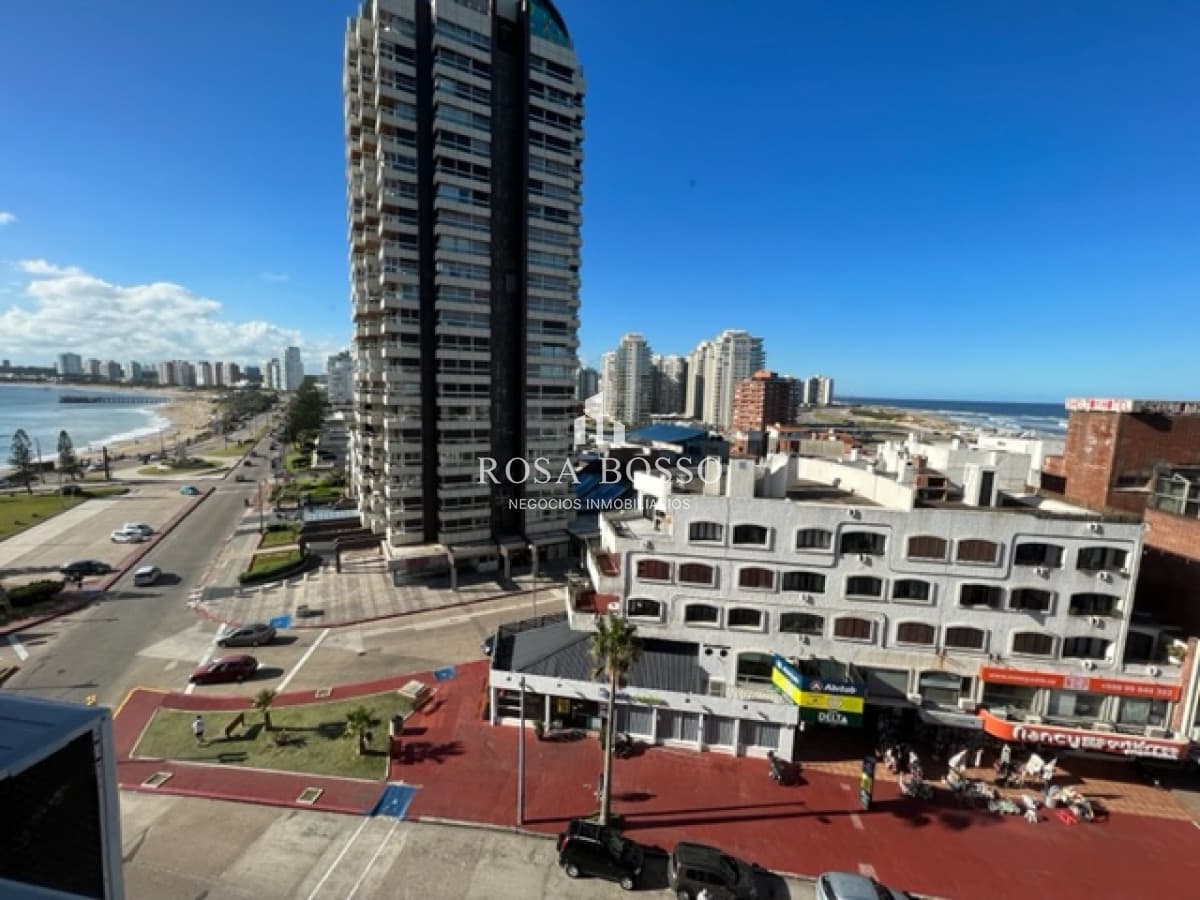 Apto de 1 dormitorio con vista a playa mansa y Brava