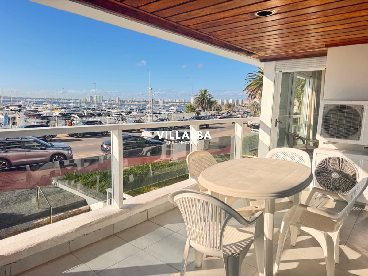 Apartamento frente al puerto