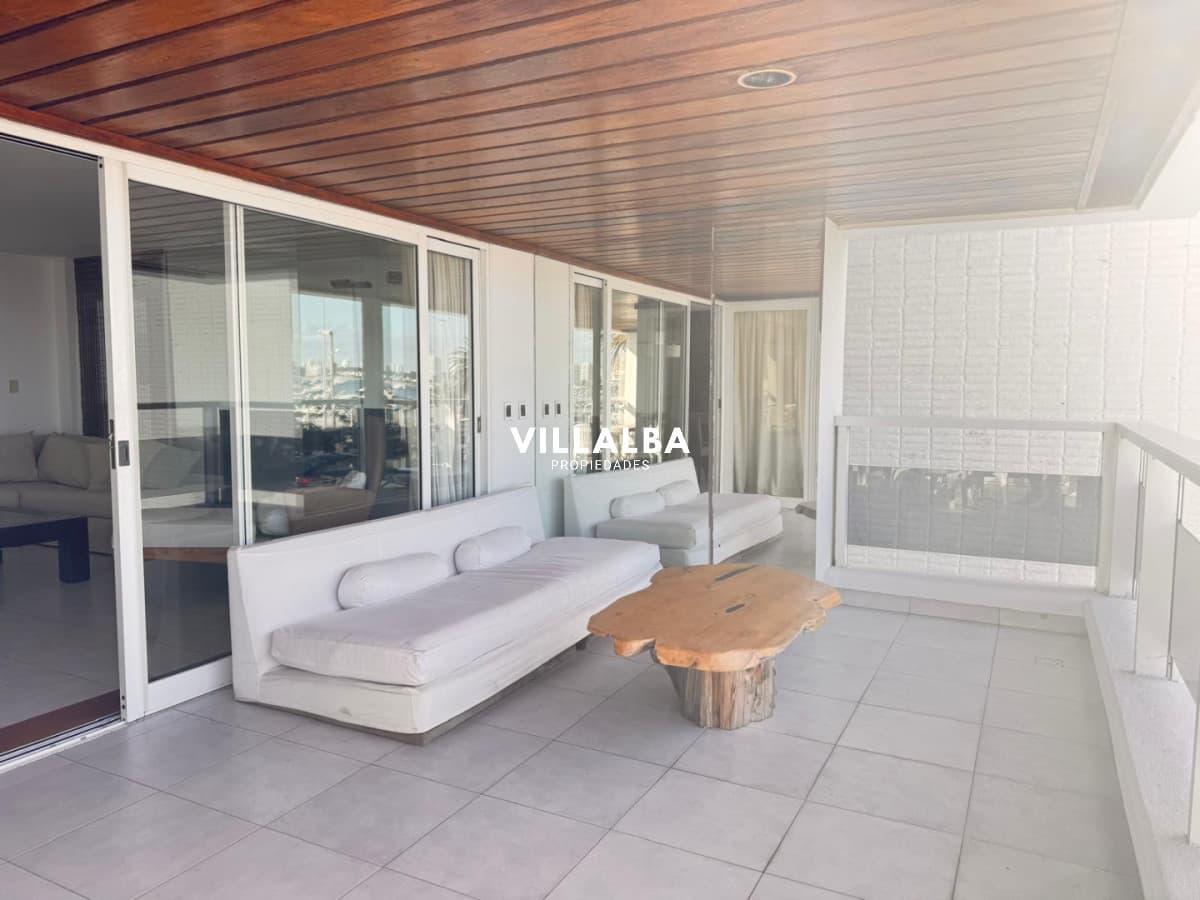Apartamento frente al puerto
