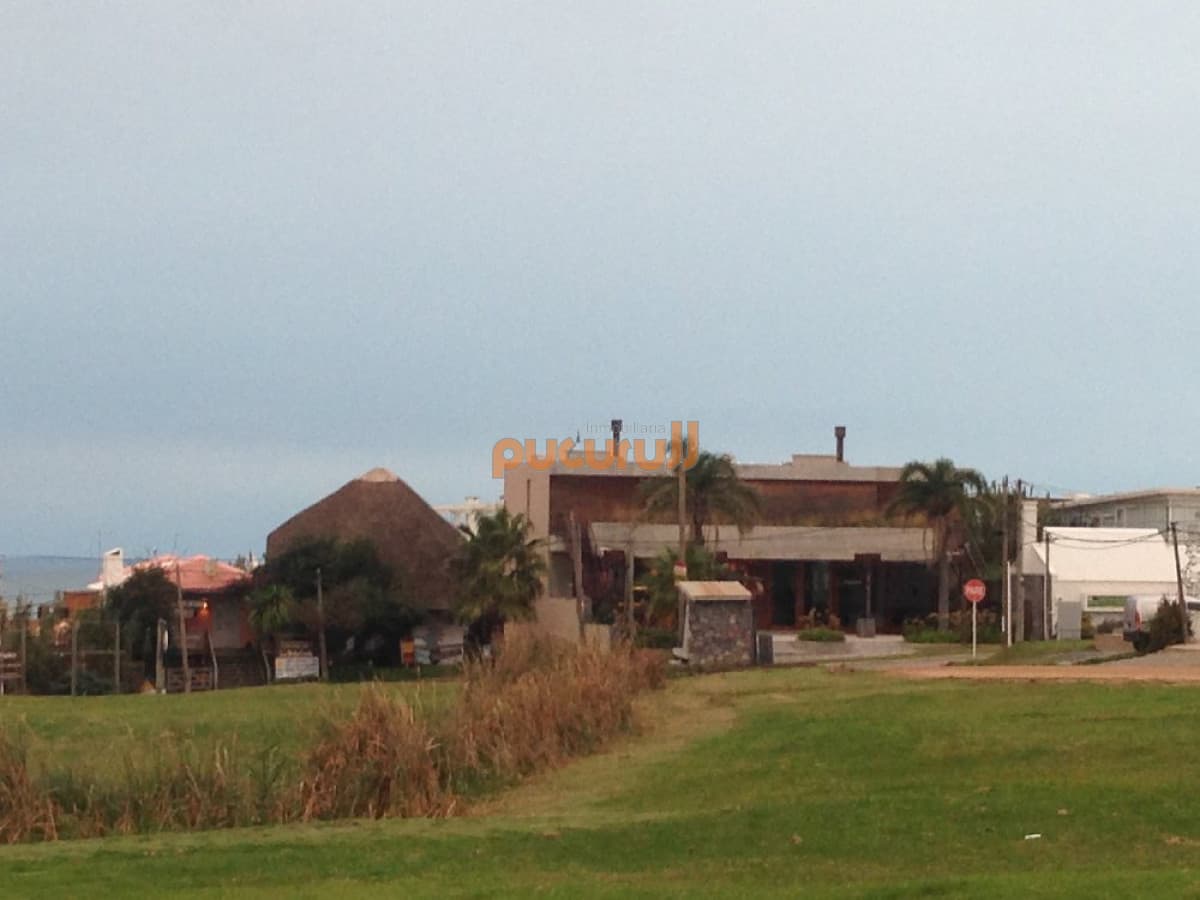 Terreno con una ubicacion Espectacular frente a la plaza donde esta el Chorro y frente al complejo de Terrazas.