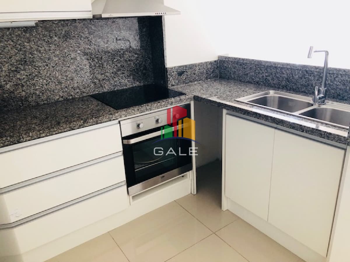 Gale Propiedades & Escribanía Apartamento ID.1368 - Penthouse - En Alquiler 2 dor, 2 baños, con amplia terraza con vista al bosque.