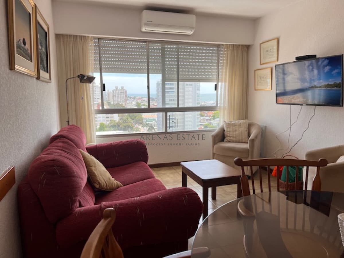 Apartamento en Peninsula a 1 cuadra playa mansa y a 2 playa brava.