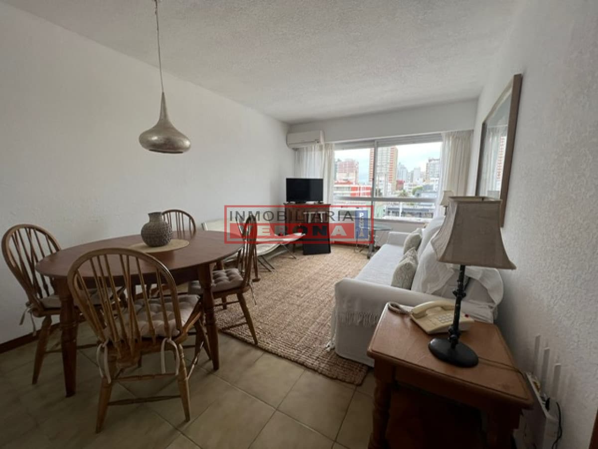 Apto en Peninsula a 1 cuadra playa mansa y 2 de la brava. - Inmobiliaria Verona Punta