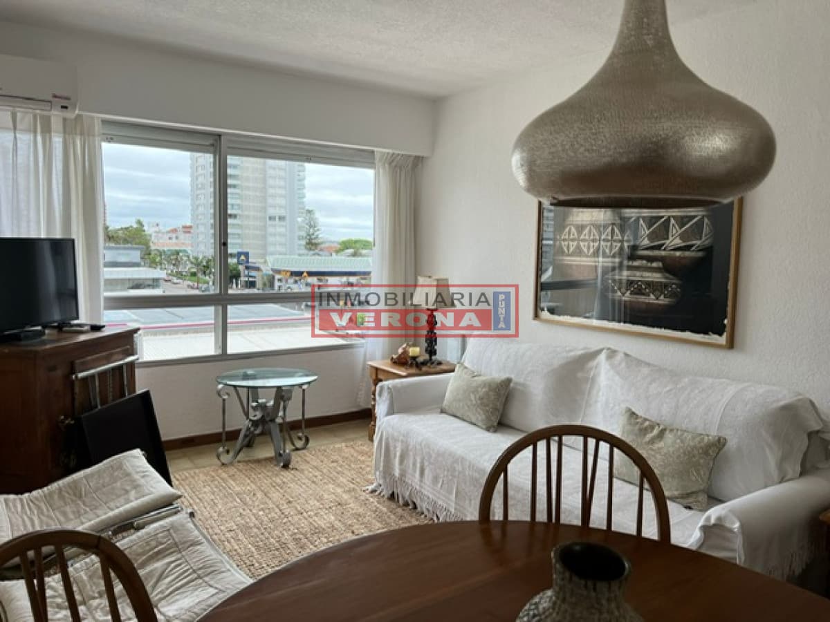 Apto en Peninsula a 1 cuadra playa mansa y 2 de la brava. - Inmobiliaria Verona Punta