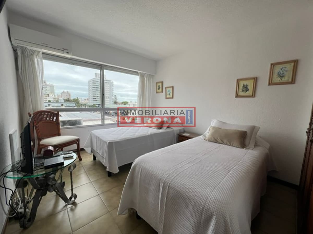 Apto en Peninsula a 1 cuadra playa mansa y 2 de la brava. - Inmobiliaria Verona Punta