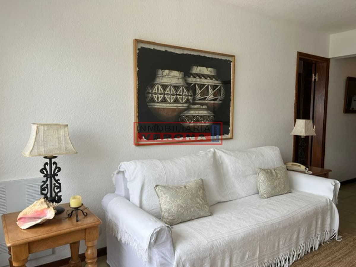 Apto en Peninsula a 1 cuadra playa mansa y 2 de la brava. - Inmobiliaria Verona Punta