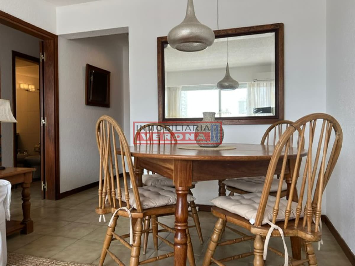 Apto en Peninsula a 1 cuadra playa mansa y 2 de la brava. - Inmobiliaria Verona Punta
