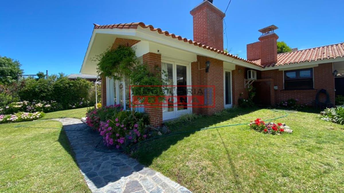 Encantadora casa en uno de los mejores puntos de la mansa! - Inmobiliaria Verona Punta