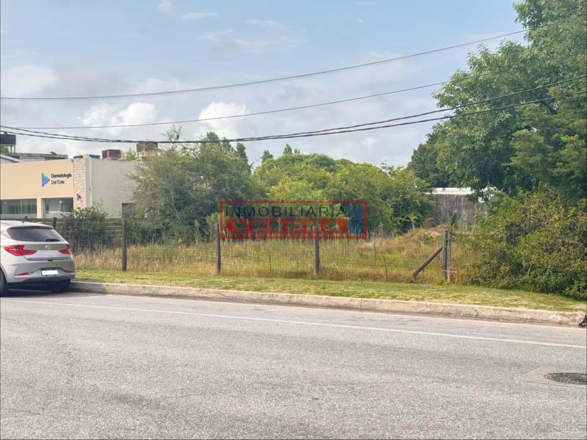 Terreno sobre Av Cordoba frente BPS muy bien ubicado. - Inmobiliaria Verona Punta