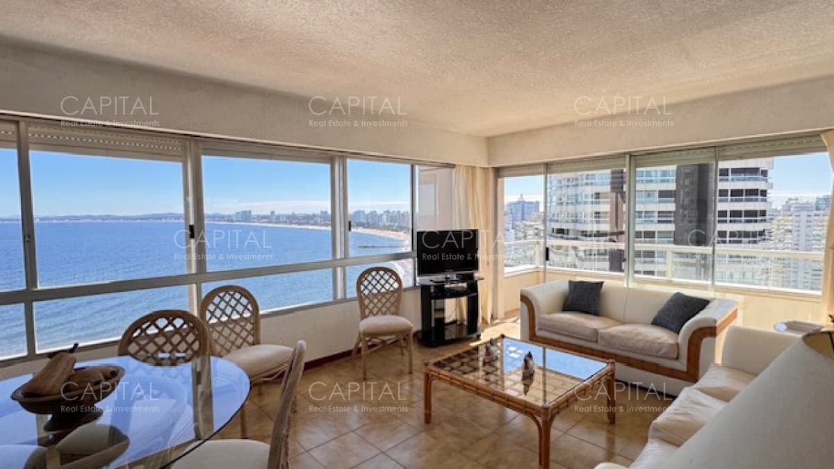 Apartamento con excelente vista a playa Mansa y Brava