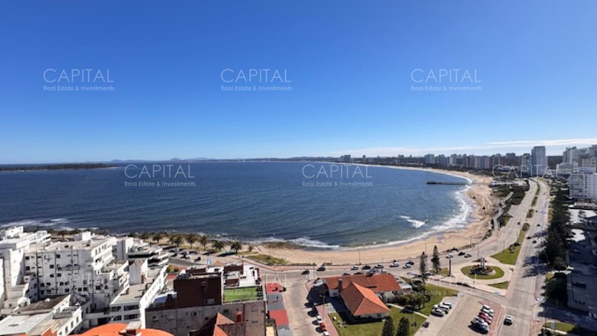 Apartamento con excelente vista a playa Mansa y Brava