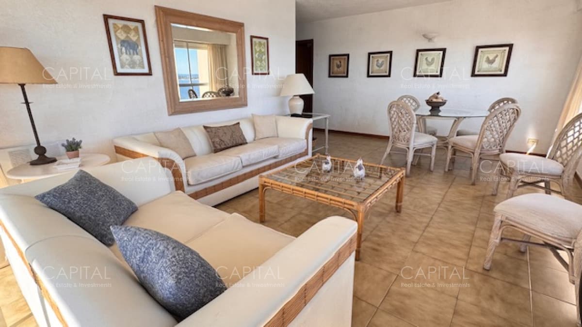 Apartamento con excelente vista a playa Mansa y Brava