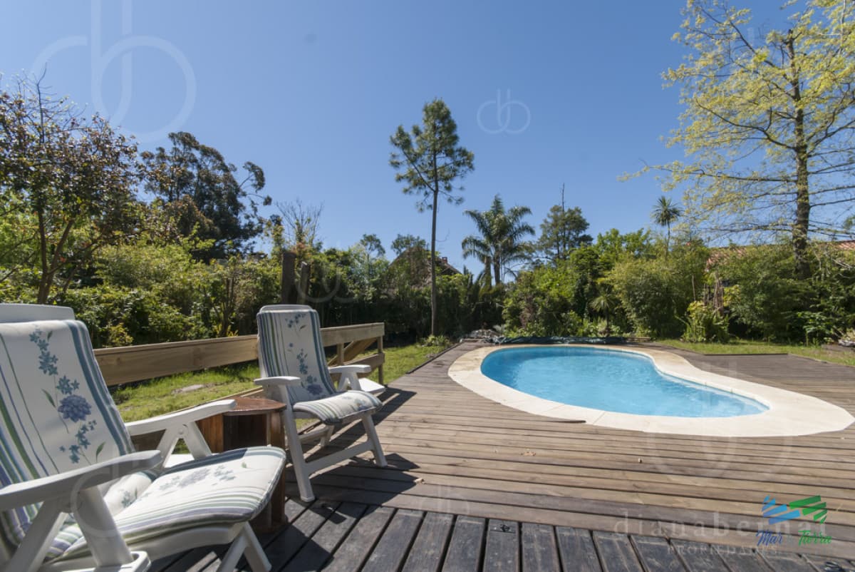 Casa alquiler Pinares, Punta del Este, 4 dormitorios, piscina, amplio parque cercado