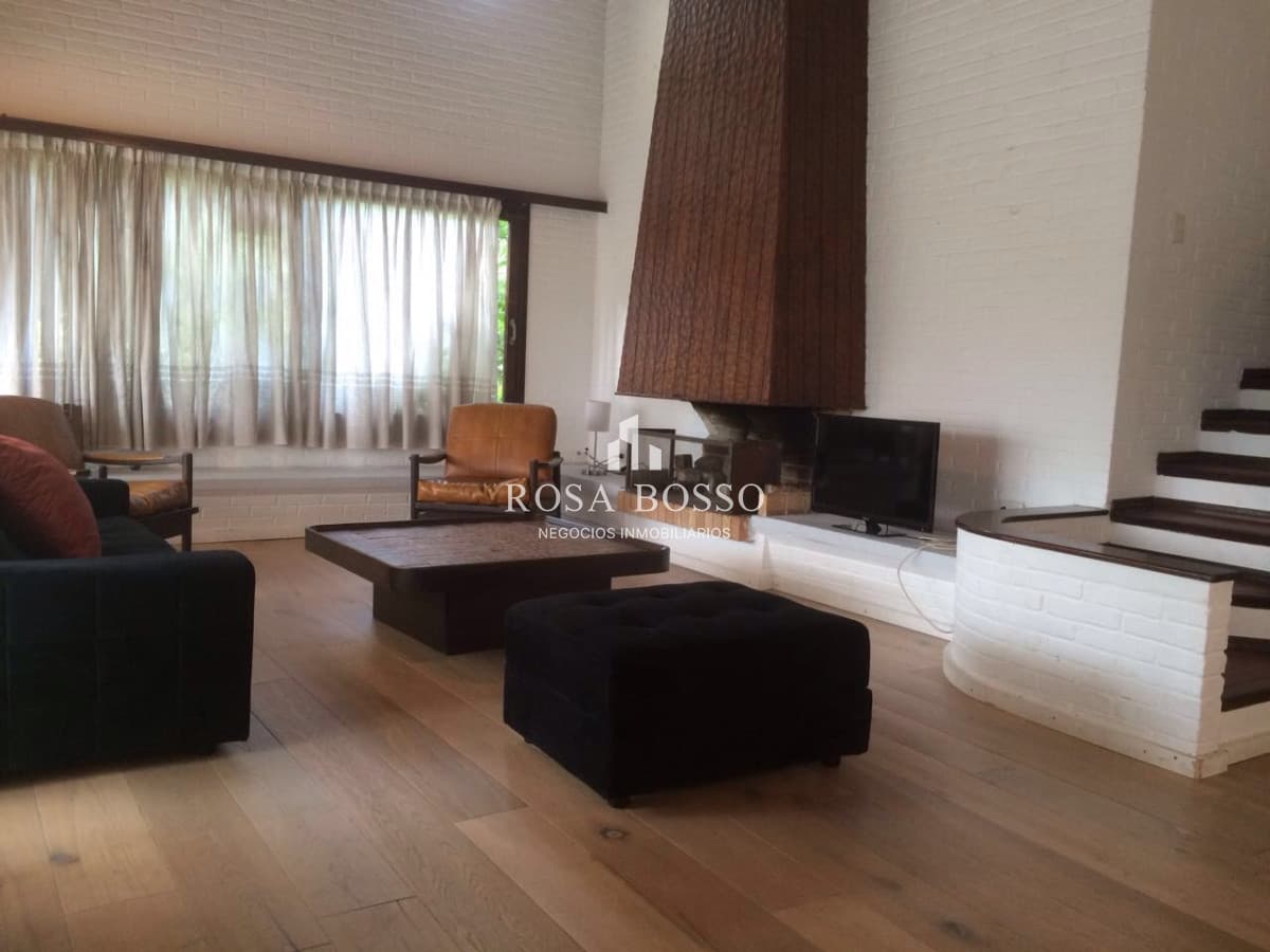 Casa de 4 dormitorios próxima al mas en playa Mansa, Punta del Este
