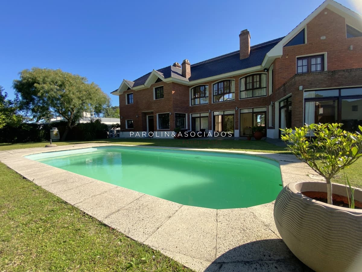 Casa en venta de 5 dormitorios en Punta del Este.