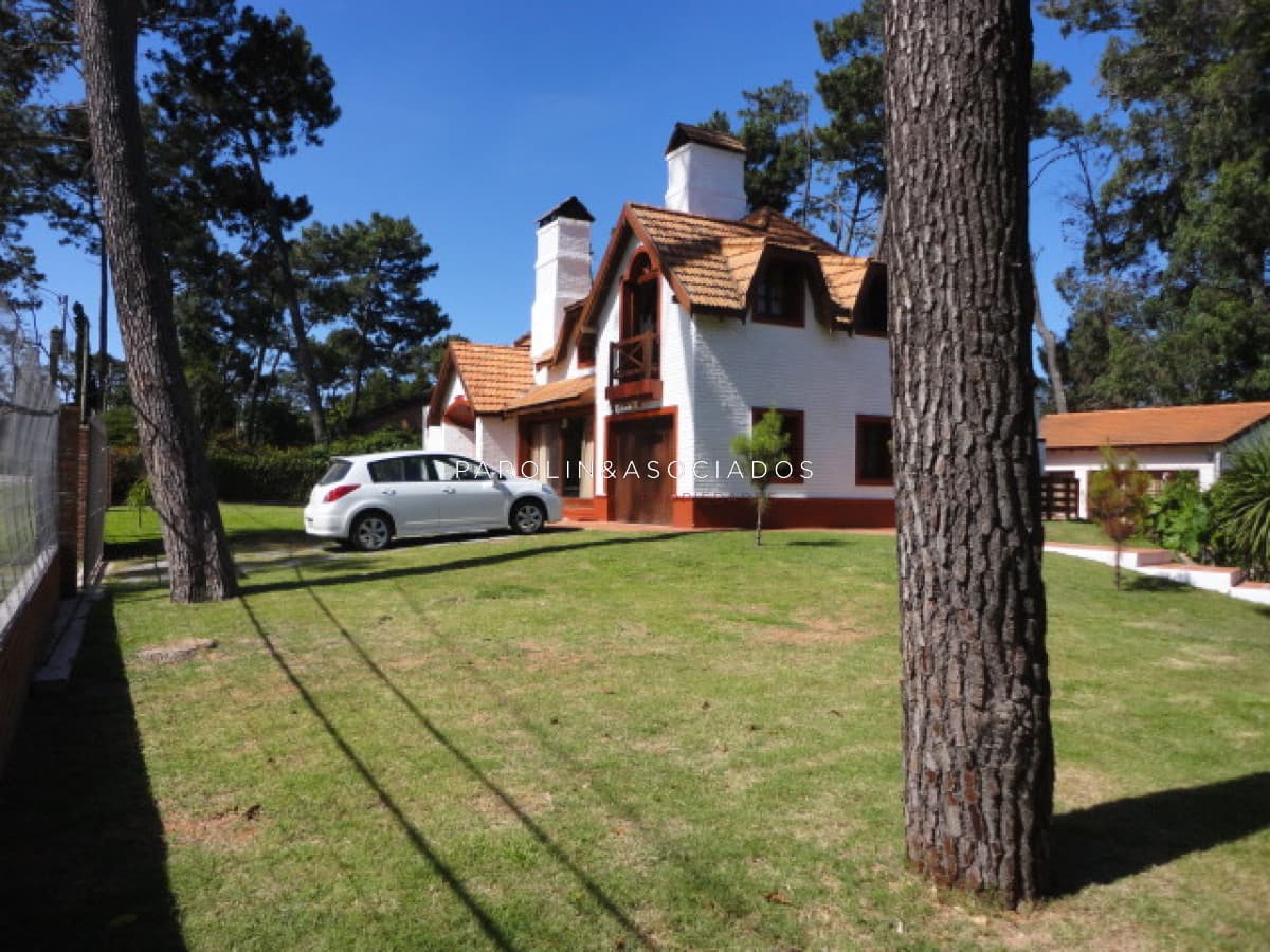 Casa en Venta Ubicada en Pinares, 4 dormitorios
