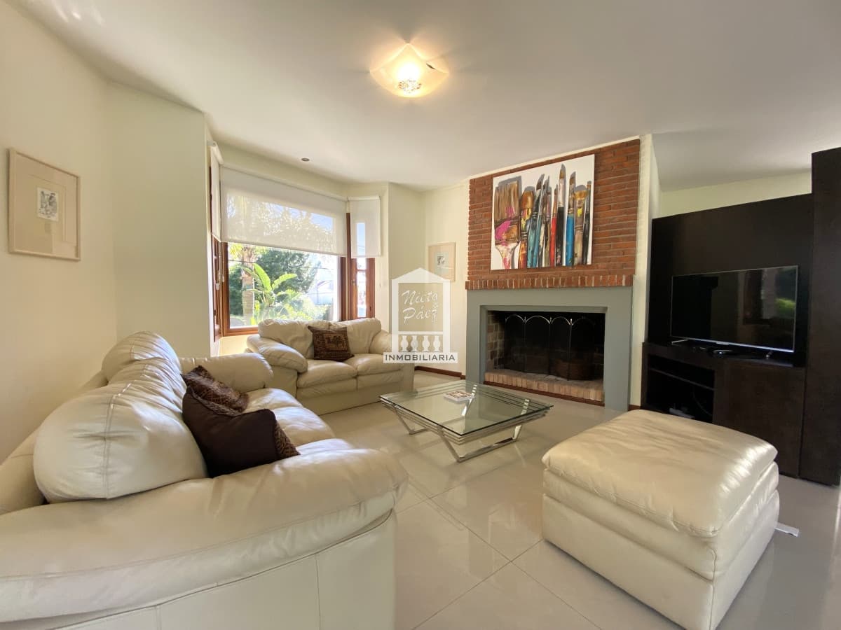 Punta del Este, gran residencia en mansa, 6 dormitorios y piscina climatizada.