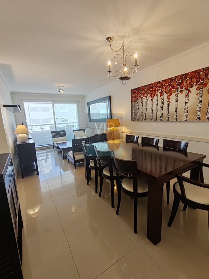 Venta apartamento de 2 dormitorios con piscina Peninsula Punta del Este