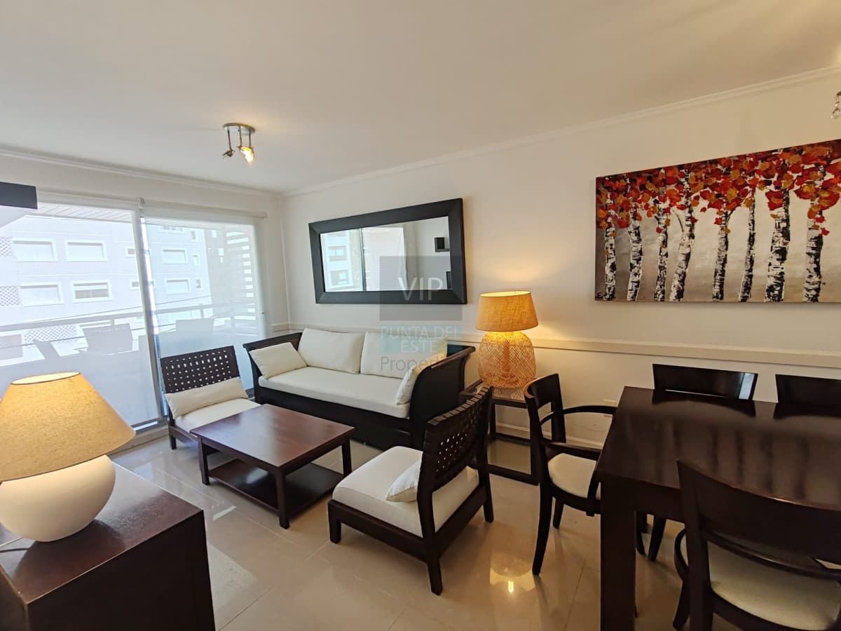 Venta apartamento de 2 dormitorios con piscina Peninsula Punta del Este