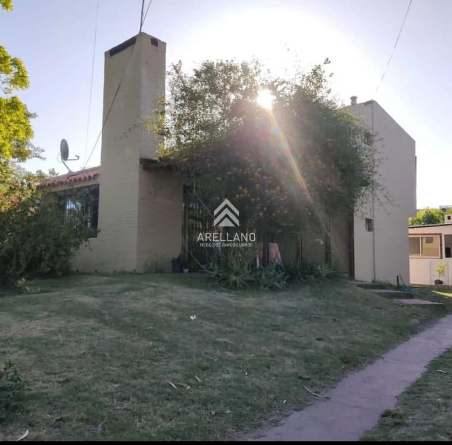 Casa ID.5627 - Venta Chalet de 3 dormitorios, ideal para vivienda permanente.