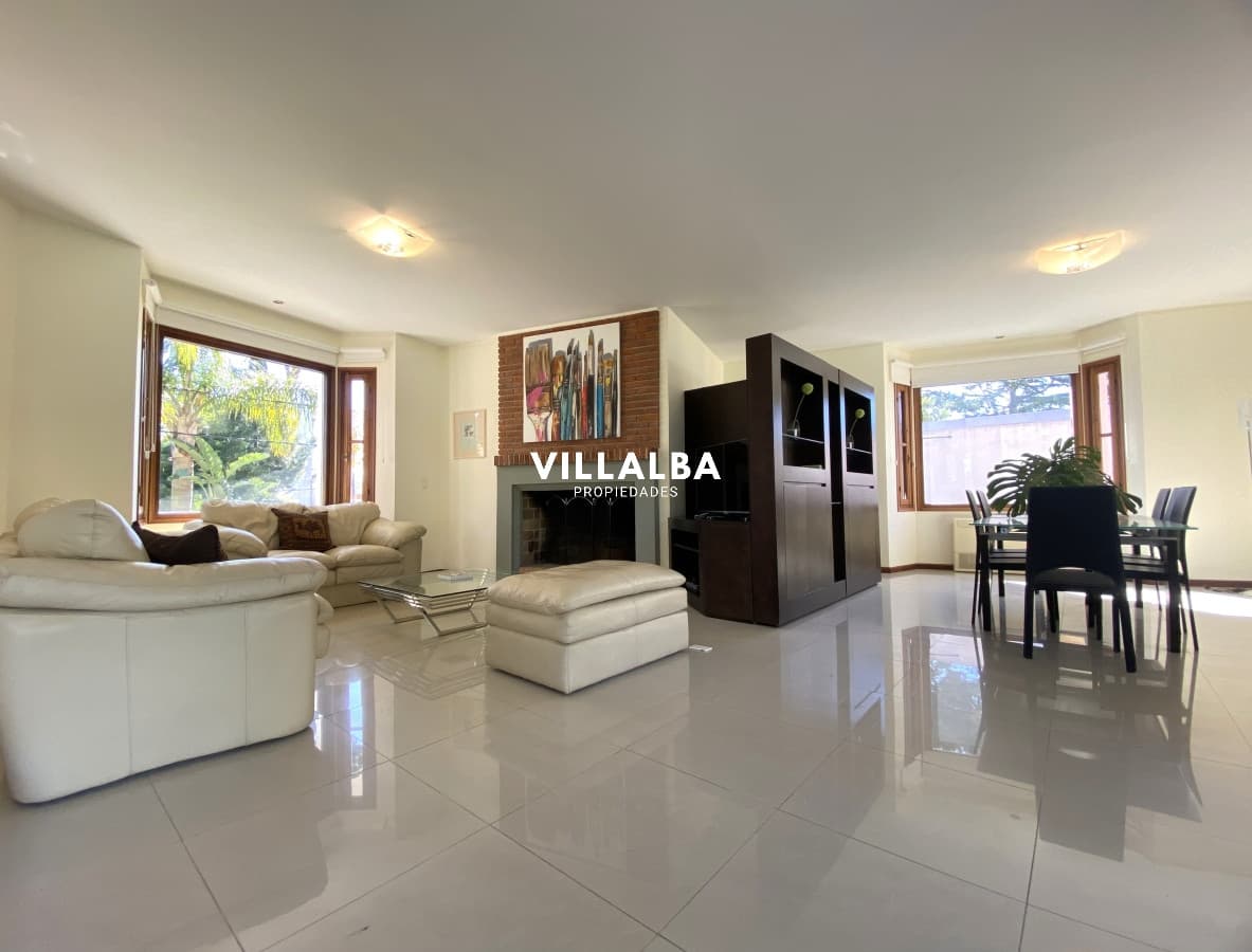 Punta del Este, gran residencia en mansa, 6 dormitorios y piscina climatizada.