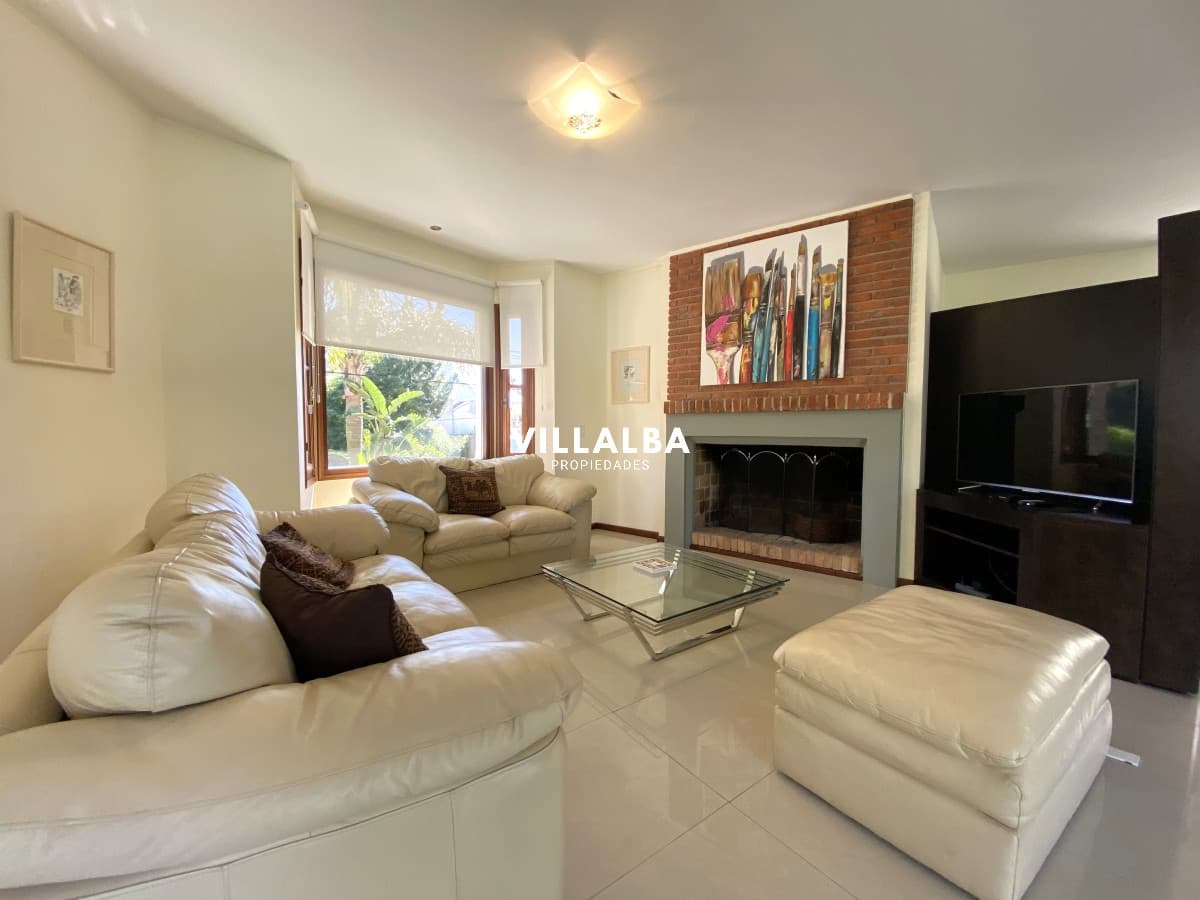 Punta del Este, gran residencia en mansa, 6 dormitorios y piscina climatizada.