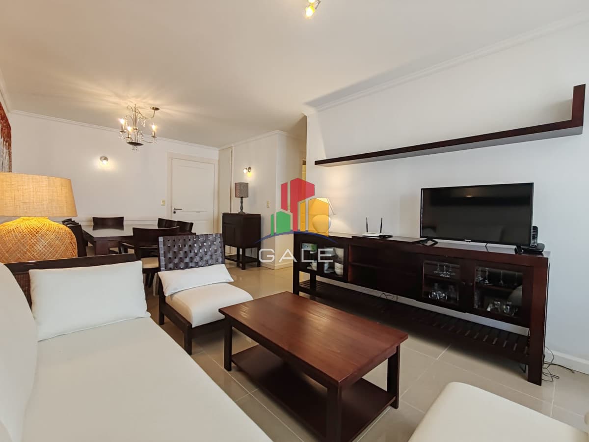 Punta del este, Península, departamento de 2 dormitorios con piscina, terraza y cochera.  -
