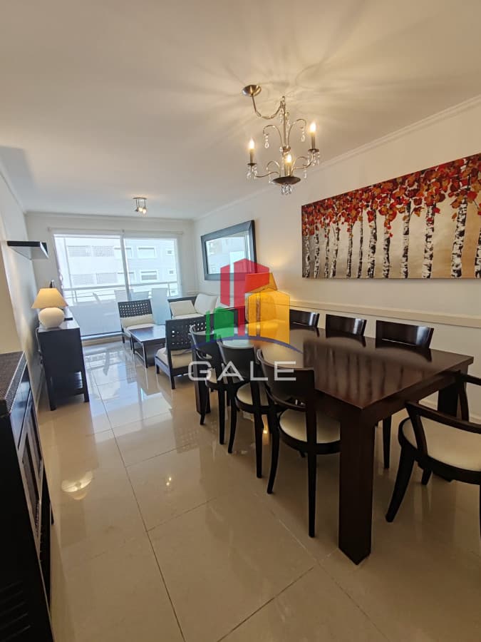 Punta del este, Península, departamento de 2 dormitorios con piscina, terraza y cochera.  -