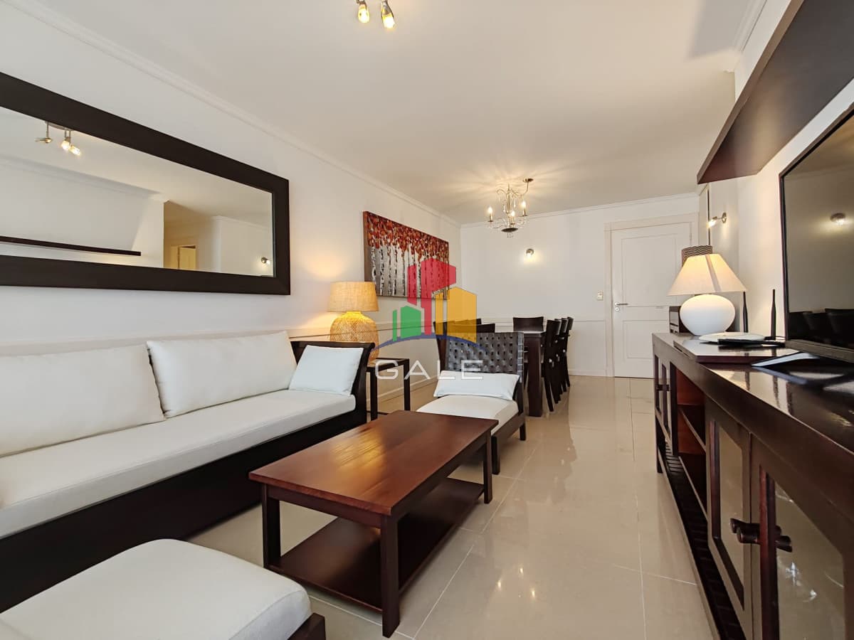 Punta del este, Península, departamento de 2 dormitorios con piscina, terraza y cochera.  -