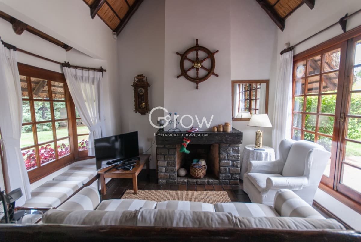 Punta del Este, Pinares, 3 dormitorios, dependencia y playroom, piscina climatizada.