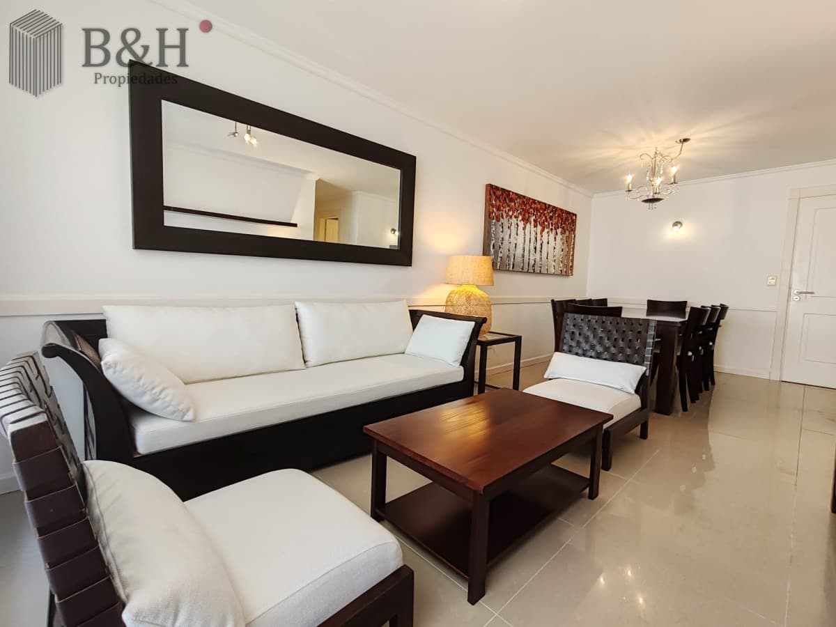 Punta del este, Península, departamento de 2 dormitorios con piscina, terraza y cochera.