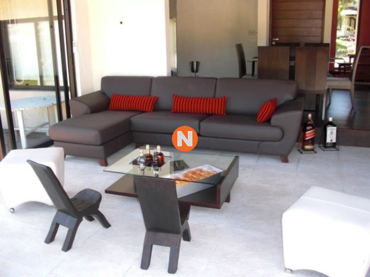 Venta de Cabaña de 4 dormitorios y piscina cerca del mar, P ...