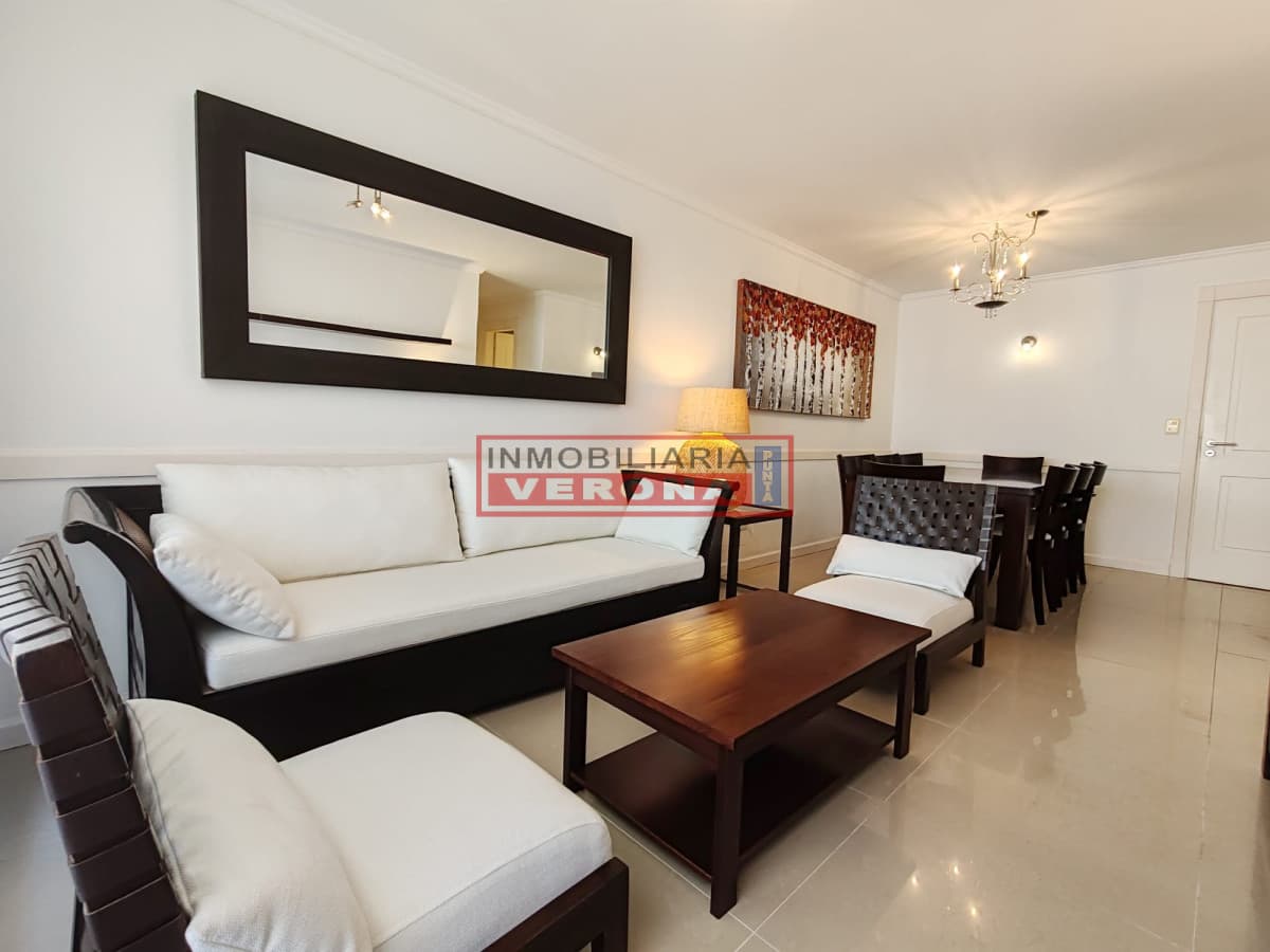 Punta del este, Península, departamento de 2 dormitorios con piscina, terraza y cochera. - Inmobiliaria Verona Punta