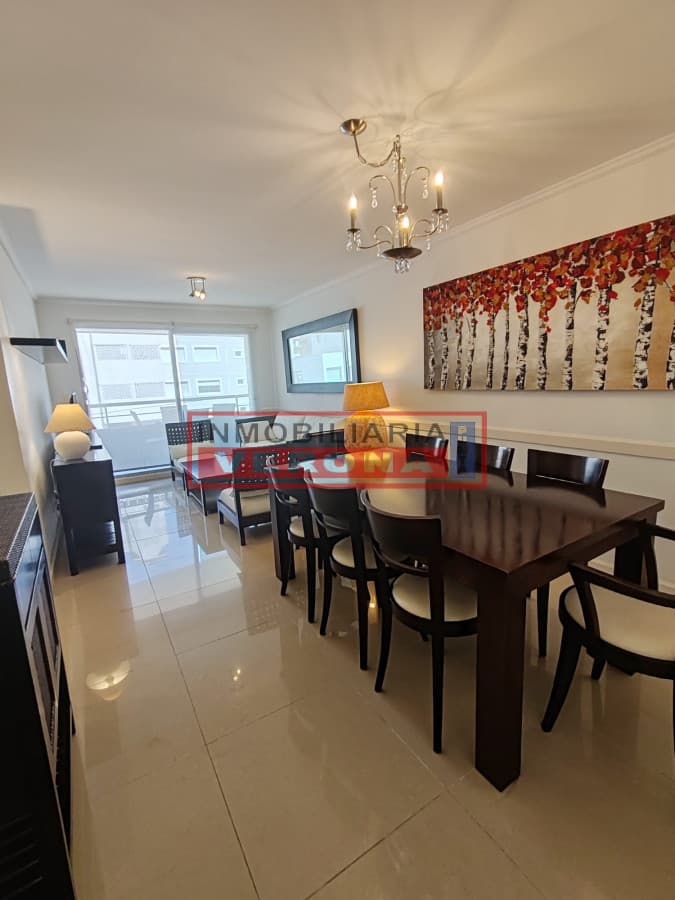 Punta del este, Península, departamento de 2 dormitorios con piscina, terraza y cochera. - Inmobiliaria Verona Punta
