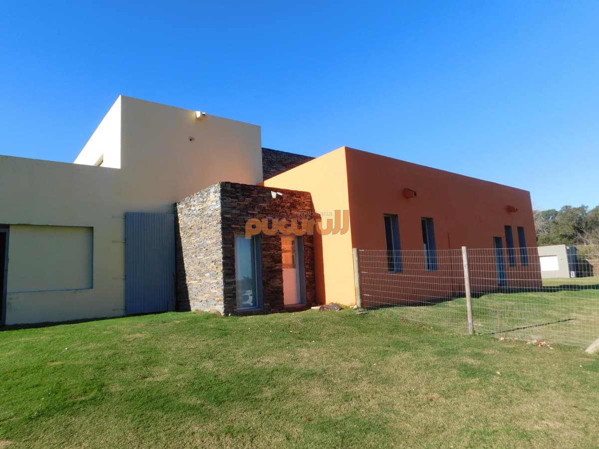 CASA EN VENTA BARRIO PRIVADO PUNTA BALLENA 440 MTS CONSTRUIDOS