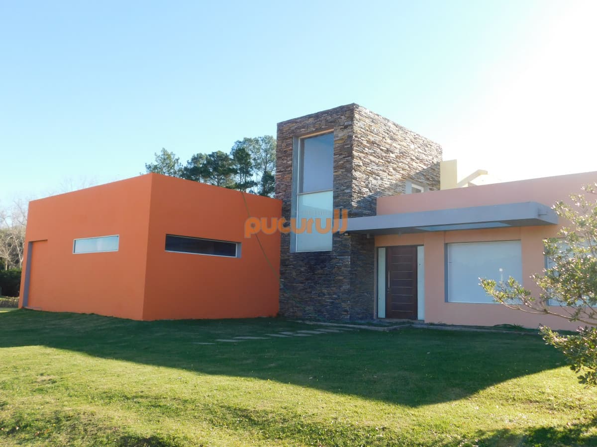 CASA EN VENTA BARRIO PRIVADO PUNTA BALLENA 440 MTS CONSTRUIDOS