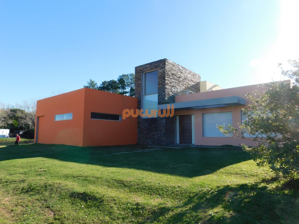 CASA EN VENTA BARRIO PRIVADO PUNTA BALLENA 440 MTS CONSTRUIDOS
