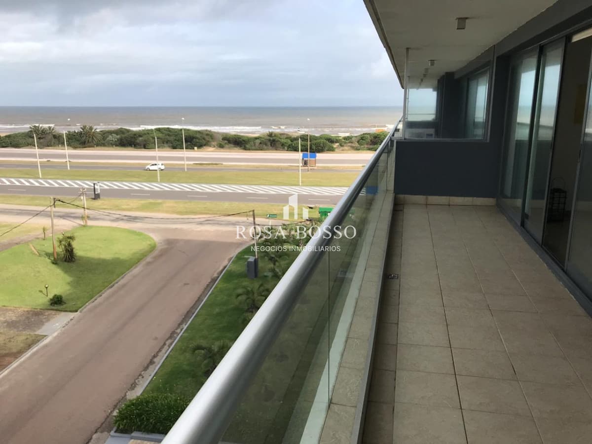 Apartamento frente a playa brava