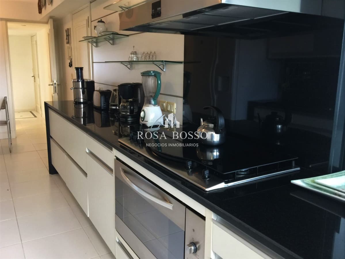 Apartamento en la Brava, para alquiler.