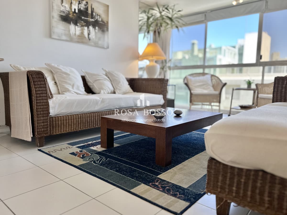 Venta Apartamento 2 dormitorios Punta del Este Brava piso alto