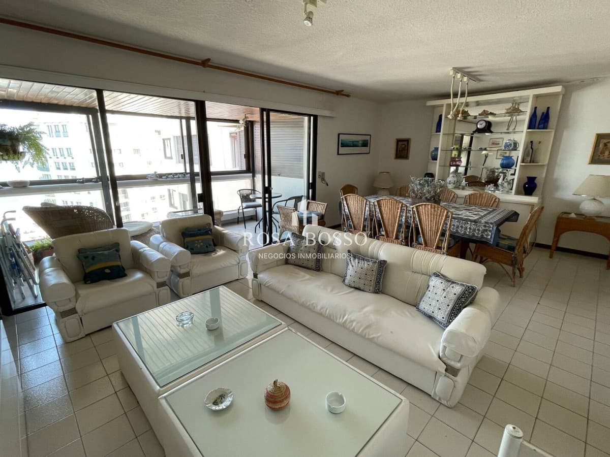 Apartamento en península.