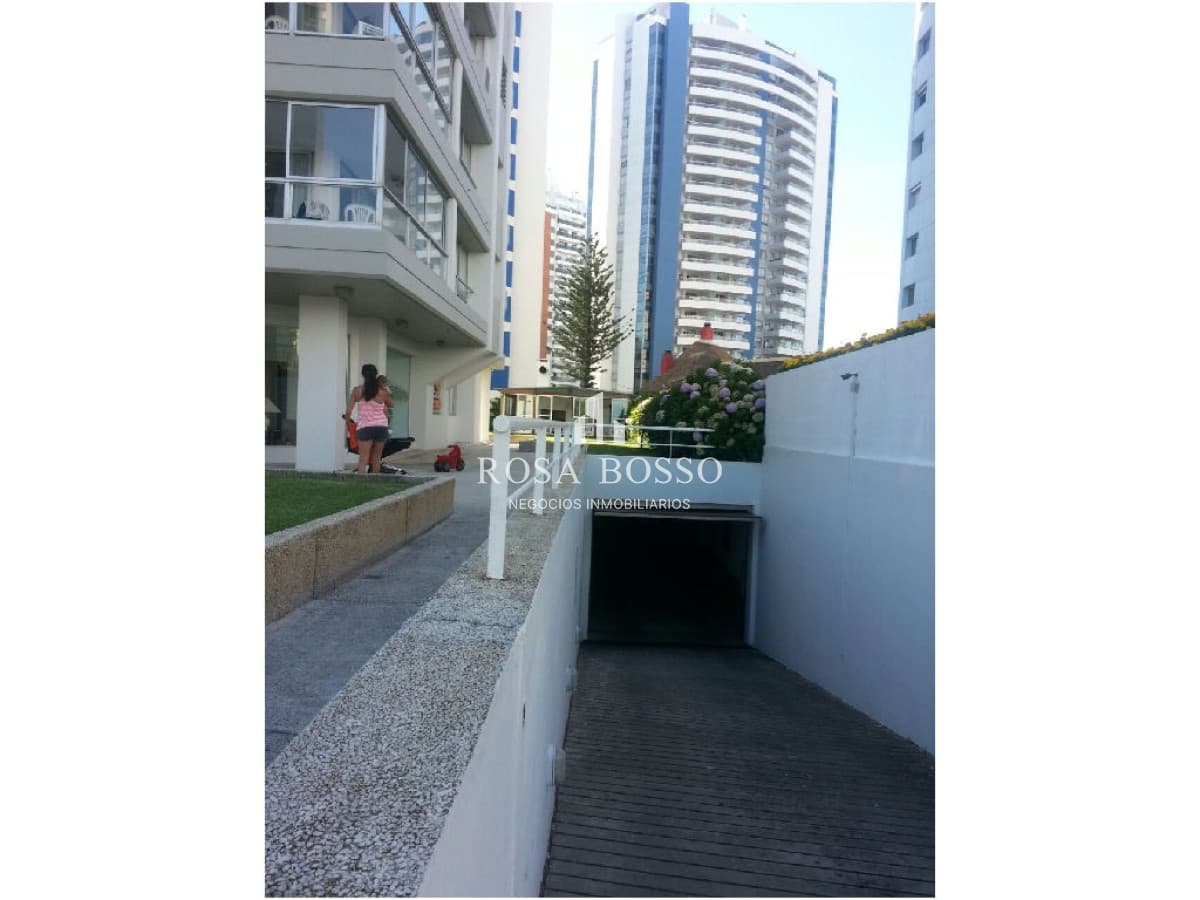 Apartamento en Brava, 3 dormitorios *