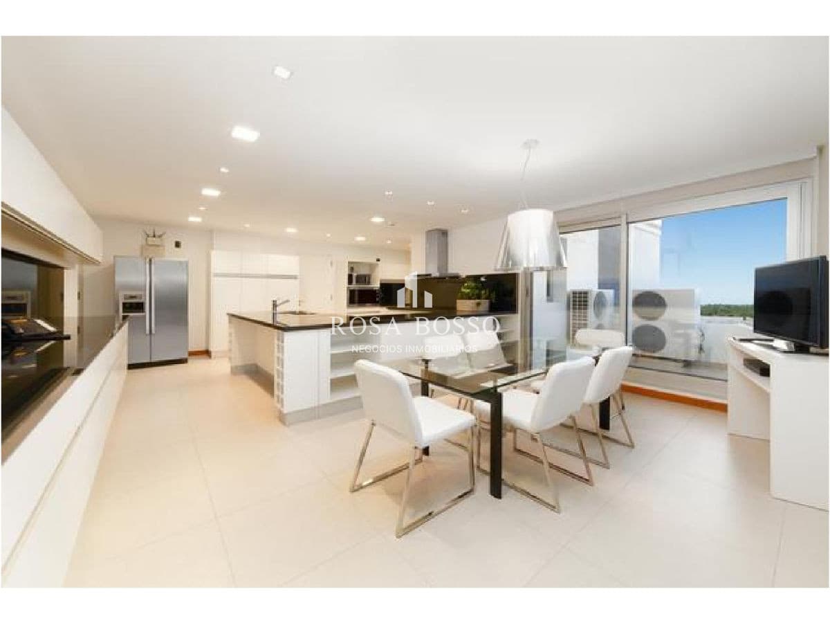 Apartamento en Brava, 4 dormitorios *